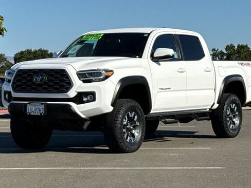 Used 2021 Toyota Tacoma TRD Off-Road w/ Technology Package AWD/4WD image 8