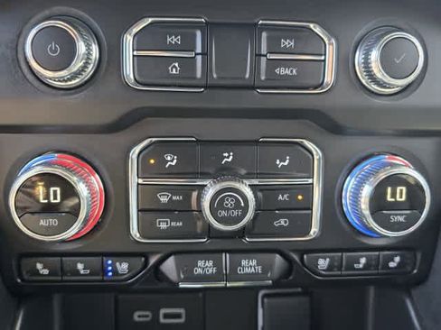 Used 2024 GMC Yukon SLT AWD/4WD image 26