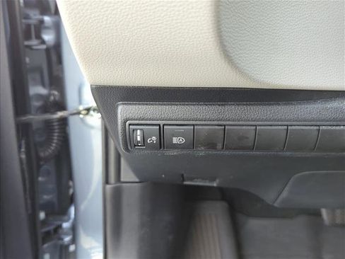 Used 2022 Toyota Corolla LE image 11