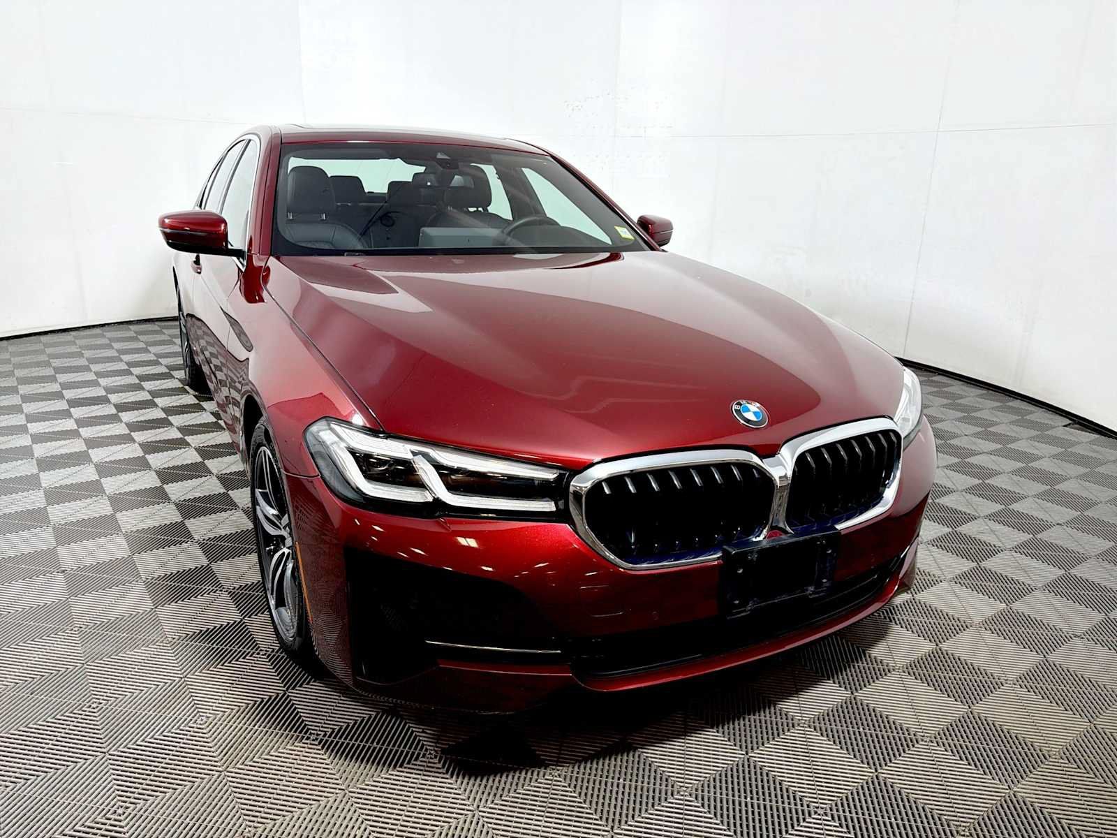 Used 2023 BMW 530i xDrive w/ Convenience Package AWD/4WD image 2