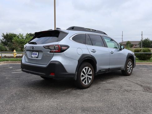 Used 2024 Subaru Outback Premium AWD/4WD image 6