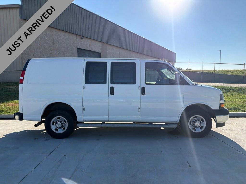 Used 2021 Chevrolet Express 2500 w/ Driver Convenience Package RWD image 4
