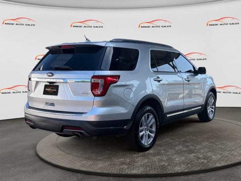 Used 2018 Ford Explorer XLT w/ Equipment Group 202A AWD/4WD image 10