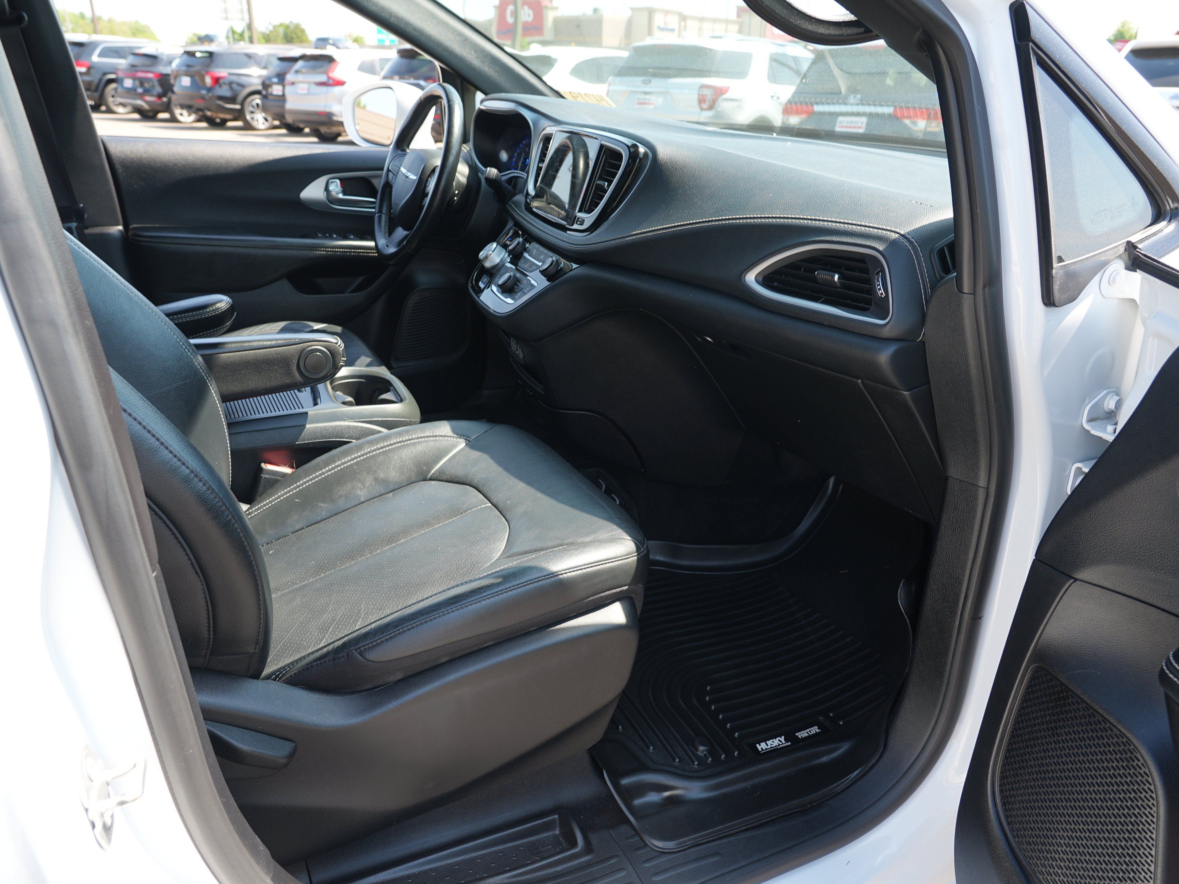 Used 2021 Chrysler Pacifica Touring-L w/ S Appearance Package FWD image 28