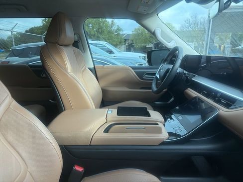 Certified 2025 INFINITI QX80 Luxe w/ Cargo Package image 3