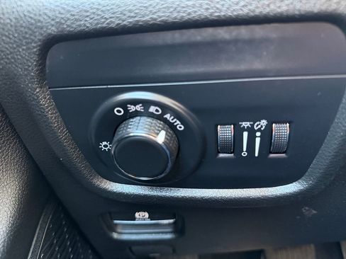 Used 2023 Jeep Grand Cherokee L Laredo image 18