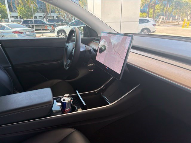 Used 2021 Tesla Model Y Long Range AWD/4WD image 16