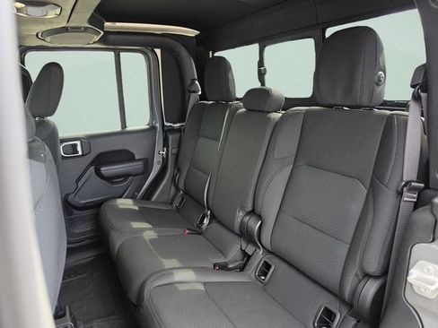 Used 2023 Jeep Gladiator Sport AWD/4WD image 19