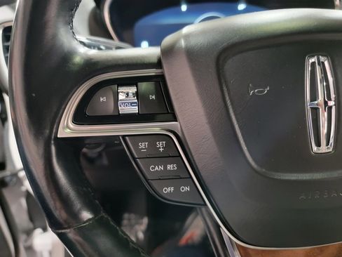 Used 2020 Lincoln Nautilus Reserve image 32