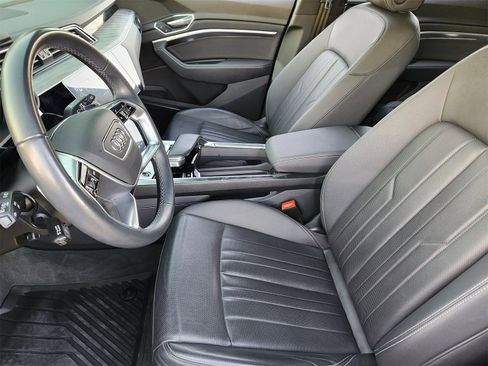 Used 2022 Audi e-tron Premium Plus image 22