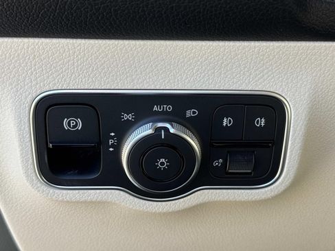 Used 2025 Mercedes-Benz GLB 250 image 20
