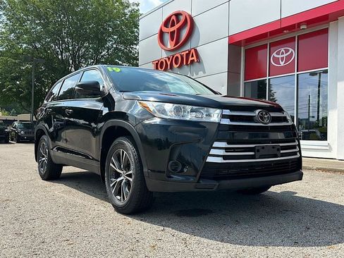 Used 2019 Toyota Highlander LE AWD/4WD image 9