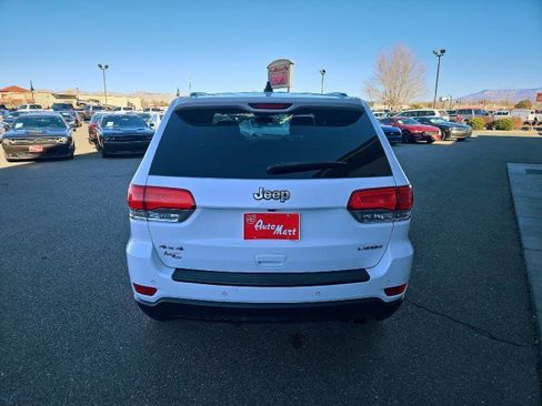 Used 2018 Jeep Grand Cherokee Laredo image 4