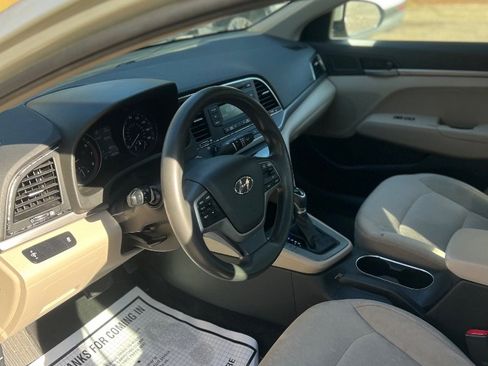 Used 2017 Hyundai Elantra SE image 3