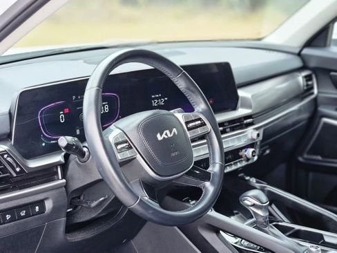 Used 2025 Kia Telluride S image 12