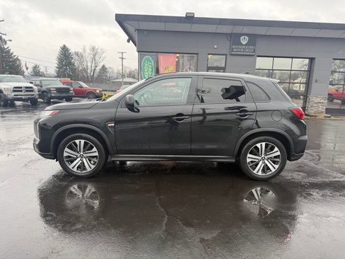 Used 2021 Mitsubishi Outlander Sport ES image 3