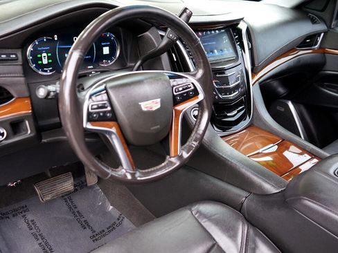 Used 2020 Cadillac Escalade Luxury image 9