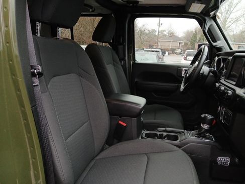 Used 2022 Jeep Gladiator Sport image 18