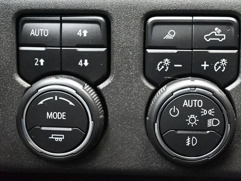 Used 2022 Chevrolet Silverado 1500 ZR2 w/ Technology Package AWD/4WD image 28