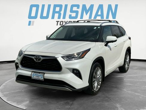 Certified 2025 Toyota Highlander Platinum AWD/4WD image 3
