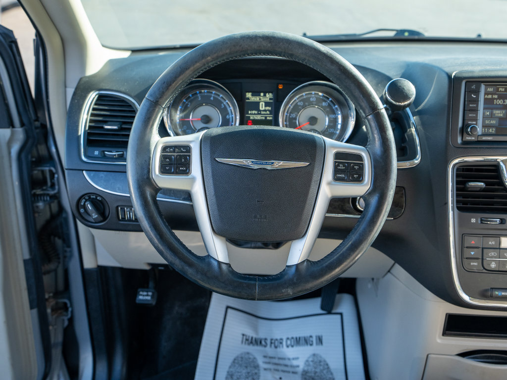 Used 2016 Chrysler Town & Country Touring w/ Driver Convenience Group FWD image 24