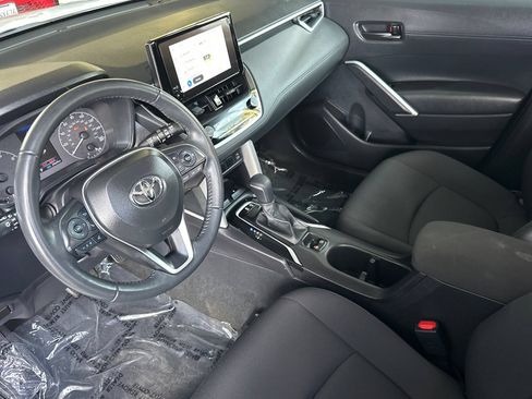 Certified 2025 Toyota Corolla Cross LE FWD image 10