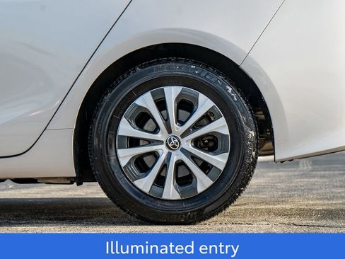 Used 2021 Toyota Prius Prime XLE image 9