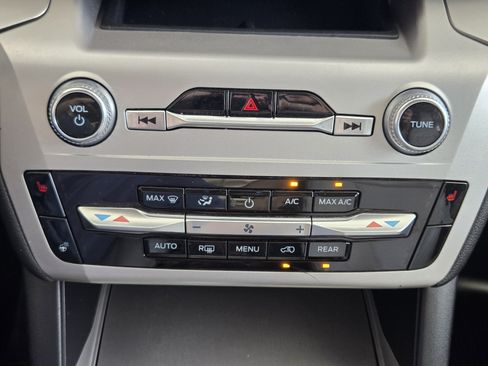 Used 2022 Ford Explorer XLT w/ Equipment Group 202A RWD image 14