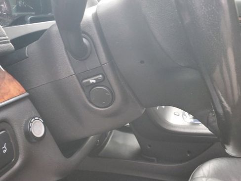 Used 2019 Lincoln MKT AWD image 19