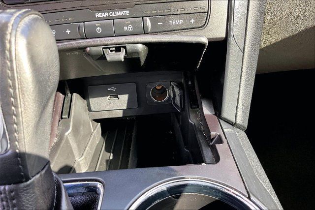 Used 2018 Ford Explorer XLT FWD image 25