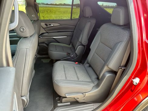 Used 2025 Chevrolet Traverse LT image 21