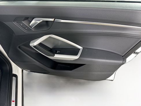 Used 2023 Audi Q3 2.0T Premium image 31