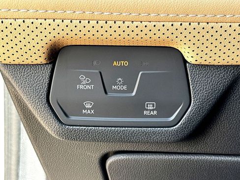 Certified 2024 Volkswagen Atlas Cross Sport SE w/ Panoramic Sunroof Package FWD image 17