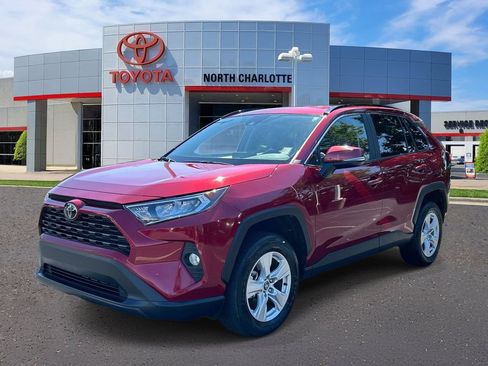 Used 2021 Toyota RAV4 XLE FWD image 4