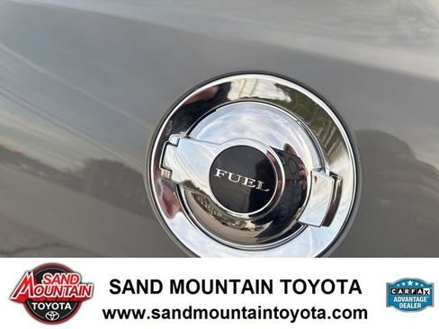 Used 2018 Dodge Challenger SXT image 9