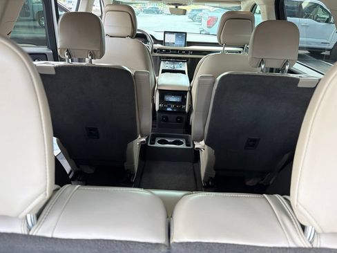 Used 2020 Lincoln Aviator Reserve w/ Elements Package Plus RWD image 13