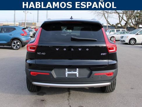 Used 2025 Volvo XC40 B5 Core image 4