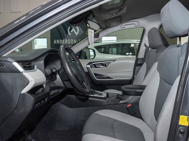 Used 2021 Toyota RAV4 XLE w/ XLE Grade Weather Package AWD/4WD image 9