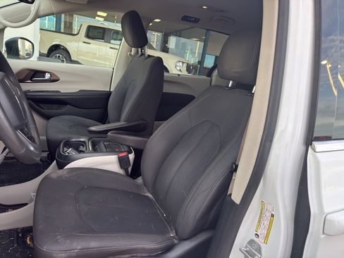 Used 2017 Chrysler Pacifica Touring Plus w/ Security Group image 9