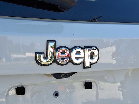 Certified 2023 Jeep Renegade Latitude w/ Sun & Fun Group image 32