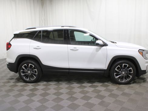 Used 2024 GMC Terrain SLT image 30