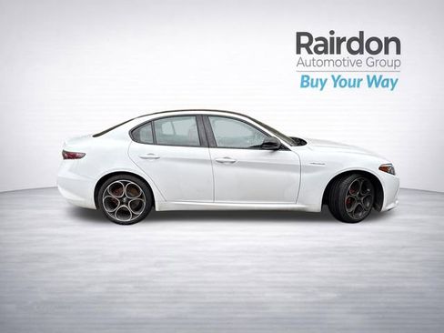 Used 2024 Alfa Romeo Giulia Veloce image 9