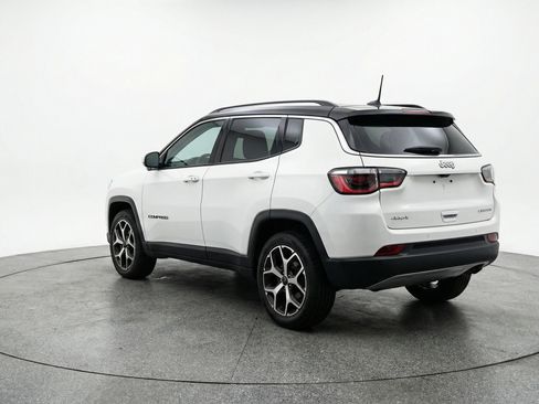 Used 2025 Jeep Compass Limited image 6