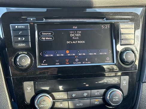 Used 2019 Nissan Rogue SV image 12