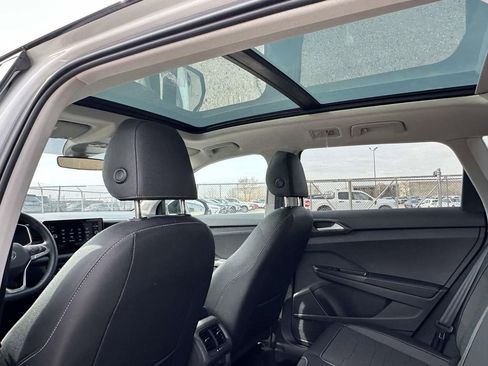 New 2025 Volkswagen Taos SE AWD/4WD image 10