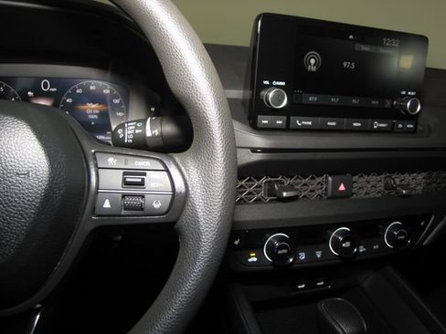 Certified 2025 Honda Accord SE image 6
