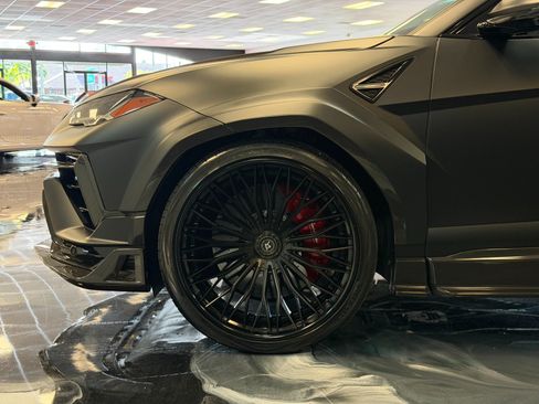 Used 2023 Lamborghini Urus Performante AWD/4WD image 12
