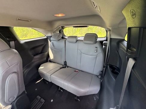 Used 2025 Toyota Sienna XLE image 14
