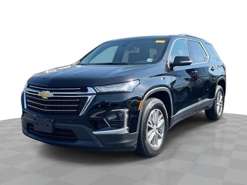 Used 2023 Chevrolet Traverse LT image 1