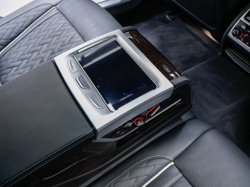 Used 2020 BMW ALPINA B7 xDrive w/ Luxury Rear Seating Package image 37